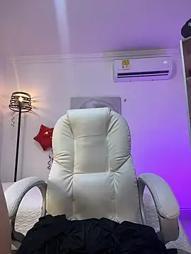 Snapshot of samy_xoxox chatting on 02-22-25, 07:14 samy xoxox online show from 02-22-25, 07:14