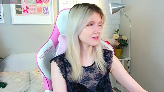 Snapshot of NellieLoyns chatting on 01-14-26, 05:16 NellieLoyns online show from 01-14-26, 05:16