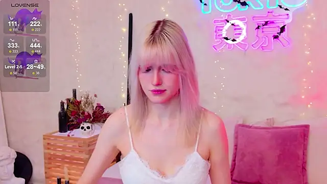 Snapshot of NellieLoyns chatting on 10-29-25, 05:23 NellieLoyns online show from 10-29-25, 05:23