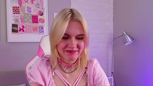 Snapshot of NellieLoyns chatting on 03-14-25, 11:22 NellieLoyns online show from 03-14-25, 11:22