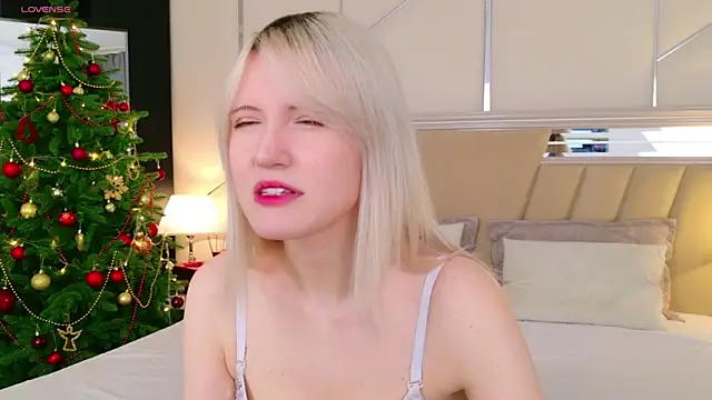 Snapshot of NellieLoyns chatting on 11-30-25, 05:14 NellieLoyns online show from 11-30-25, 05:14