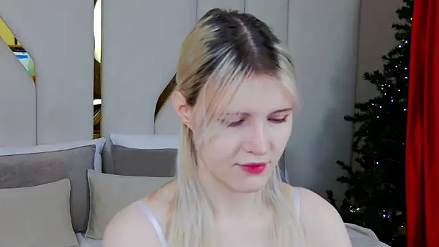 Snapshot of NellieLoyns chatting on 12-16-25, 05:17 NellieLoyns online show from 12-16-25, 05:17