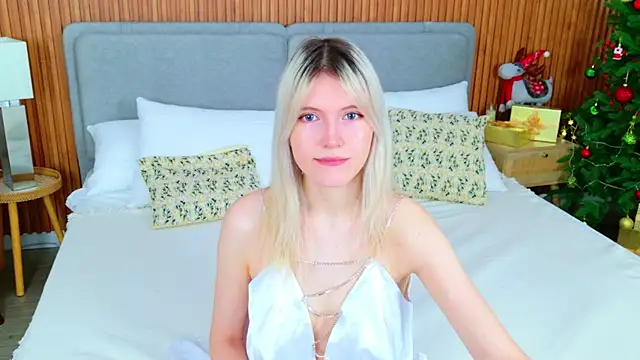 Snapshot of NellieLoyns chatting on 01-13-26, 05:28 NellieLoyns online show from 01-13-26, 05:28