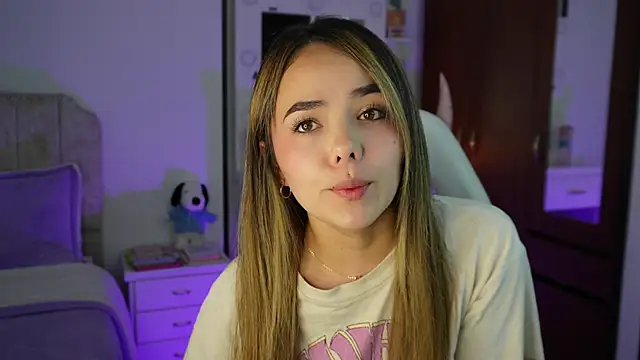 Snapshot of Hannah-Rose chatting on 12-02-25, 01:17 Hannah-Rose online show from 12-02-25, 01:17