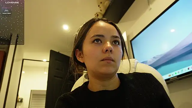 Snapshot of Hannah-Rose chatting on 01-12-25, 02:35 Hannah-Rose online show from 01-12-25, 02:35