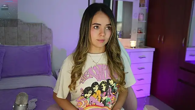 Snapshot of Hannah-Rose chatting on 04-01-26, 01:51 Hannah-Rose online show from 04-01-26, 01:51