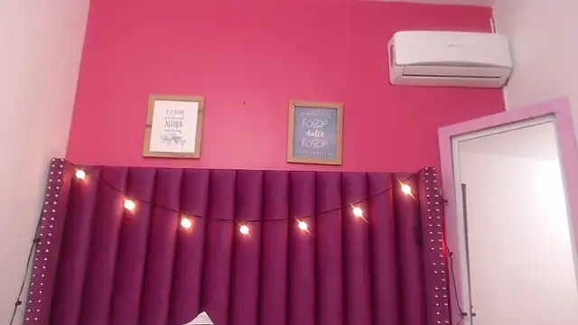 Snapshot of MommyHelpsmee chatting on 02-26-25, 06:40 MommyHelpsmee online show from 02-26-25, 06:40