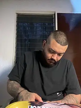 Snapshot of El_Titan1998 chatting on 02-12-26, 11:26 El Titan1998 online show from 02-12-26, 11:26