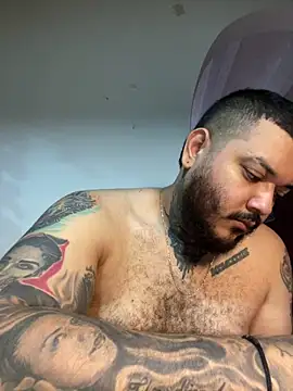 Snapshot of El_Titan1998 chatting on 03-04-26, 12:46 El Titan1998 online show from 03-04-26, 12:46