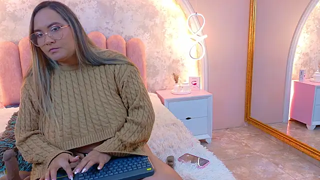 MiaLaurents online show from 01-15-26, 04:38