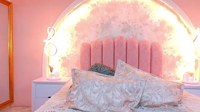 MiaLaurents online show from 04-12-26, 05:11