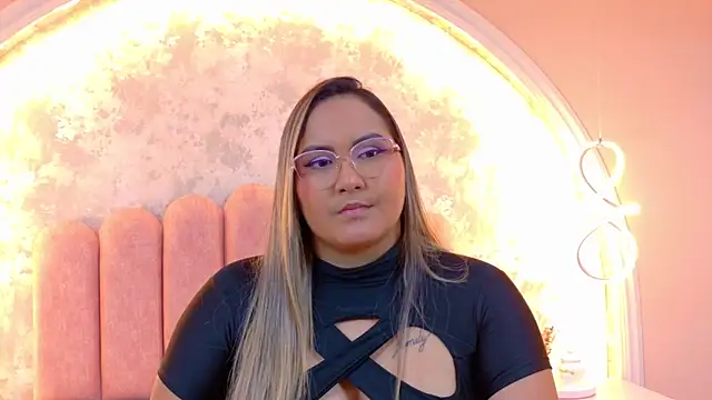 Snapshot of MiaLaurents chatting on 03-04-26, 03:14 MiaLaurents online show from 03-04-26, 03:14