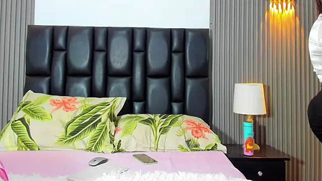 Snapshot of MiaLaurents chatting on 02-01-25, 10:12 MiaLaurents online show from 02-01-25, 10:12