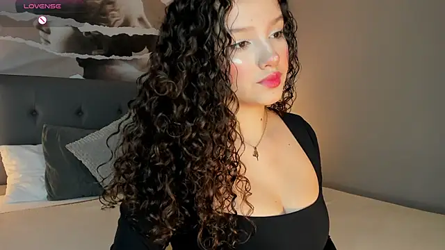 Snapshot of LucyLovelyy chatting on 06-01-26, 02:23 LucyLovelyy online show from 06-01-26, 02:23