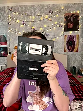 Snapshot of Sabrina_shells chatting on 12-18-25, 10:52 Sabrina shells online show from 12-18-25, 10:52