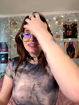 Snapshot of Sabrina_shells chatting on 10-30-25, 10:35 Sabrina shells online show from 10-30-25, 10:35