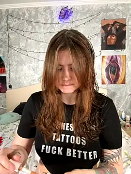 Snapshot of Sabrina_shells chatting on 11-16-25, 01:16 Sabrina shells online show from 11-16-25, 01:16