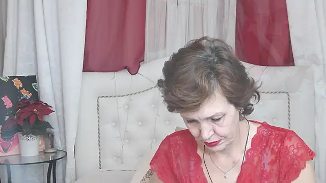 Snapshot of SilviaHart chatting on 10-10-25, 01:01 SilviaHart online show from 10-10-25, 01:01