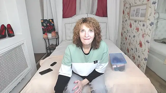 Snapshot of SilviaHart chatting on 10-01-25, 12:42 SilviaHart online show from 10-01-25, 12:42