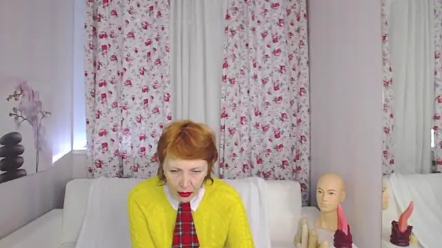 Snapshot of SilviaHart chatting on 03-26-26, 05:17 SilviaHart online show from 03-26-26, 05:17