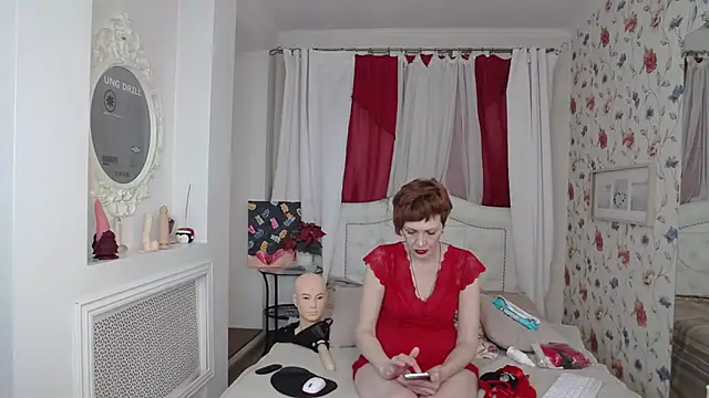 Snapshot of SilviaHart chatting on 02-14-25, 11:42 SilviaHart online show from 02-14-25, 11:42