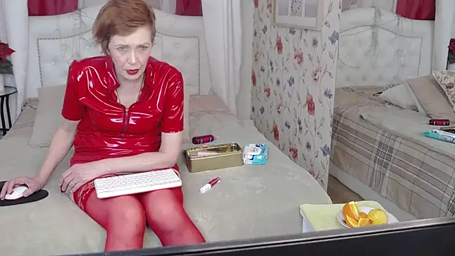 Snapshot of SilviaHart chatting on 02-14-25, 05:30 SilviaHart online show from 02-14-25, 05:30