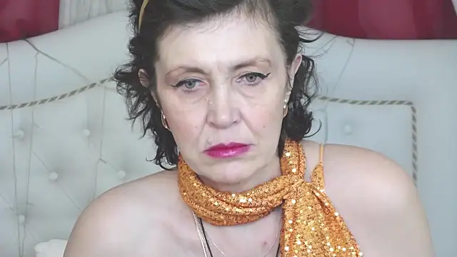 SilviaHart online show from 12-14-25, 06:52