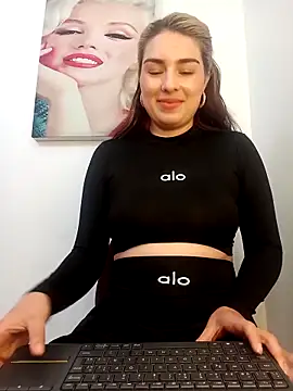 Snapshot of VictoriaMolina chatting on 09-20-25, 01:32 VictoriaMolina online show from 09-20-25, 01:32