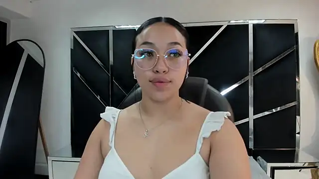 IsabellRodriguez18 online show from 11-18-25, 03:54