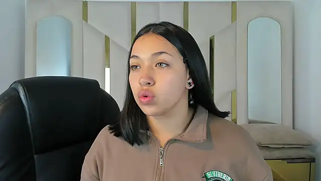 IsabellRodriguez18 online show from 10-07-25, 03:18