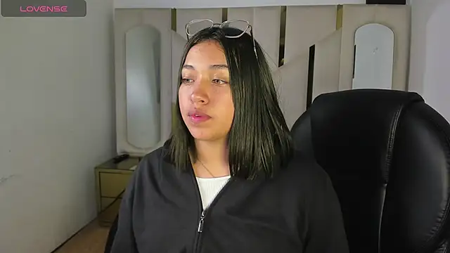 Snapshot of IsabellRodriguez18 chatting on 03-01-26, 04:01 IsabellRodriguez18 online show from 03-01-26, 04:01