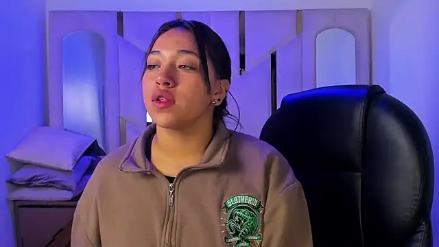 IsabellRodriguez18 online show from 03-07-26, 04:08