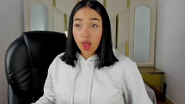 IsabellRodriguez18 online show from 10-06-25, 03:29