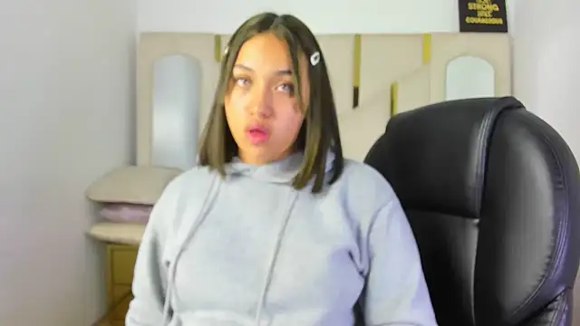 Snapshot of IsabellRodriguez18 chatting on 02-08-26, 03:04 IsabellRodriguez18 online show from 02-08-26, 03:04