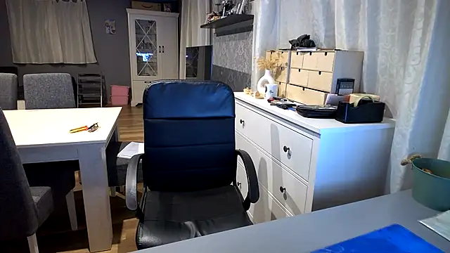 Snapshot of ScuddyCum chatting on 09-26-25, 11:11 ScuddyCum online show from 09-26-25, 11:11