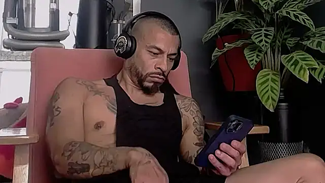 Snapshot of callme_douglas chatting on 02-23-26, 04:29 callme douglas online show from 02-23-26, 04:29