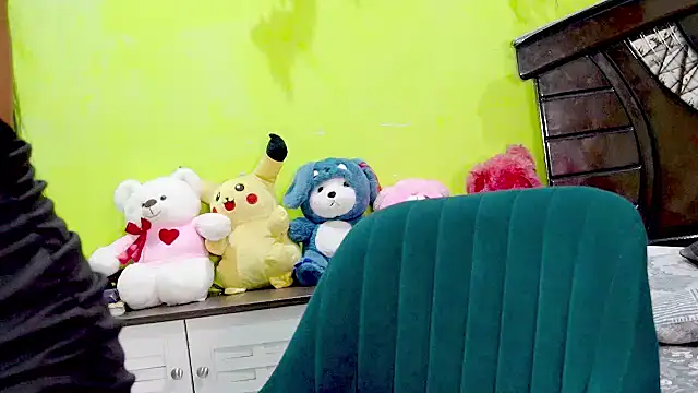 Snapshot of sexyhoney27 chatting on 05-13-26, 02:29 sexyhoney27 online show from 05-13-26, 02:29