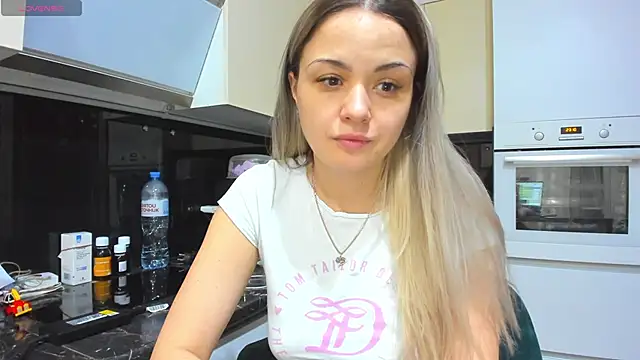 Snapshot of Mia___murrr chatting on 02-22-26, 04:41 Mia murrr online show from 02-22-26, 04:41