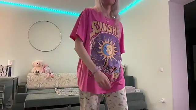 yunasuka online show from 02-20-25, 10:48