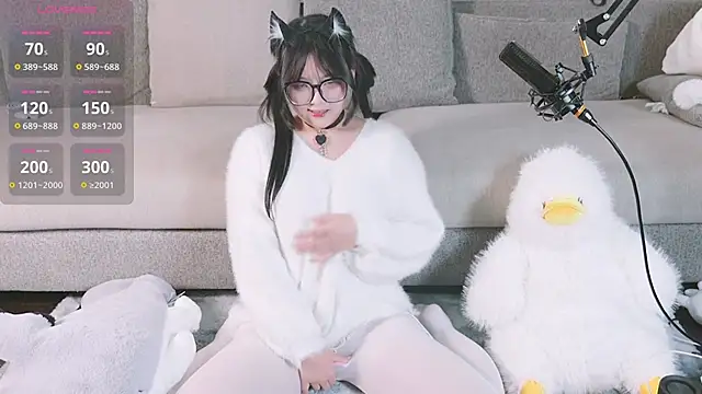 Yu UwU  online show from 02-04-25, 02:43