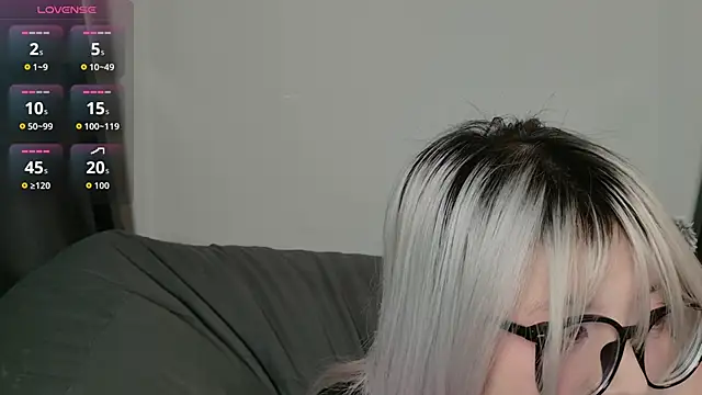 Yu UwU  online show from 02-15-26, 02:16