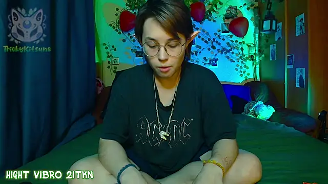 TrickyKitsune online show from 04-13-26, 04:22