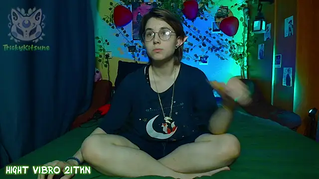 TrickyKitsune online show from 04-10-26, 04:58