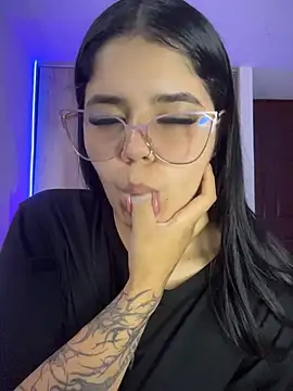 Snapshot of pretty_angela1 chatting on 06-06-26, 07:52 pretty angela1 online show from 06-06-26, 07:52