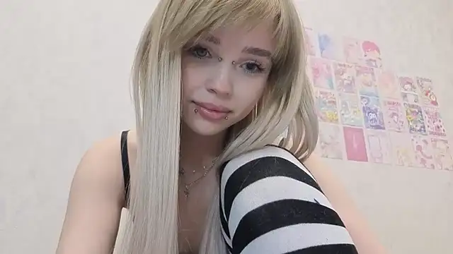 Snapshot of emodreamgirl chatting on 05-15-26, 11:03 emodreamgirl online show from 05-15-26, 11:03