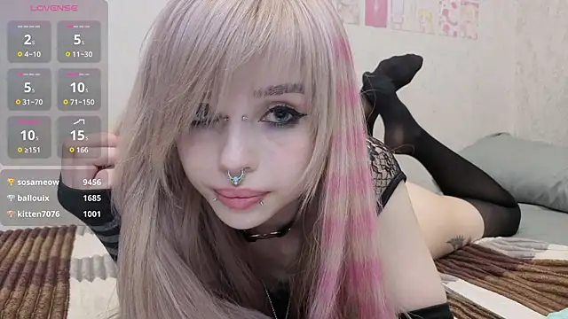 Snapshot of emodreamgirl chatting on 07-25-26, 08:37 emodreamgirl online show from 07-25-26, 08:37