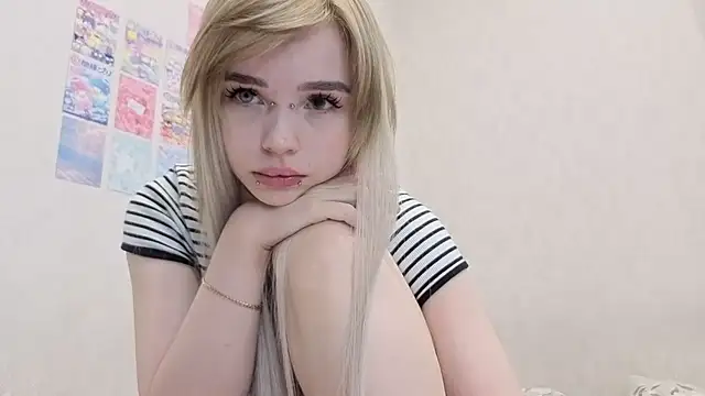 Snapshot of emodreamgirl chatting on 05-20-26, 12:02 emodreamgirl online show from 05-20-26, 12:02
