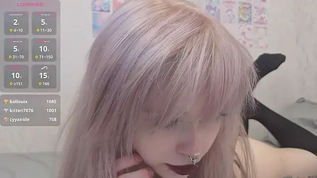 Snapshot of emodreamgirl chatting on 07-24-26, 04:08 emodreamgirl online show from 07-24-26, 04:08