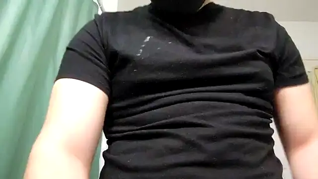 Snapshot of Maxoux02 chatting on 02-18-25, 05:31 Maxoux02 online show from 02-18-25, 05:31