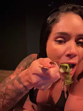 Karol Towers online show from 03-18-25, 01:35